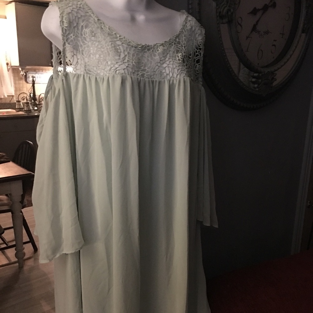 Beautiful mint green cold shoulder dress SZ 2X 3X